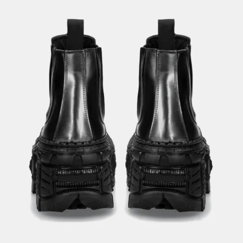 Boots - Picture 3 of 9